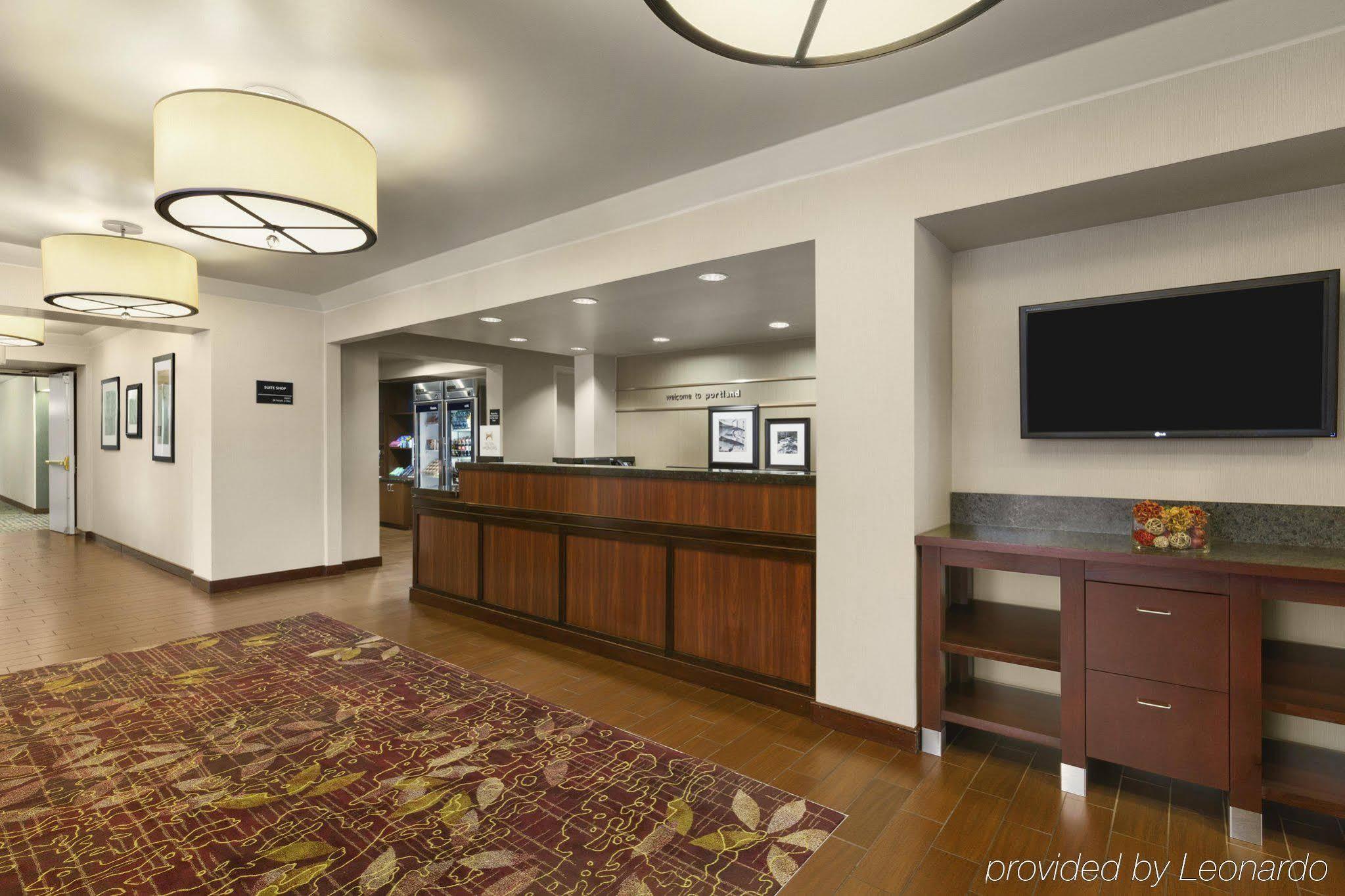Hampton Inn Portland Airport Exterior foto