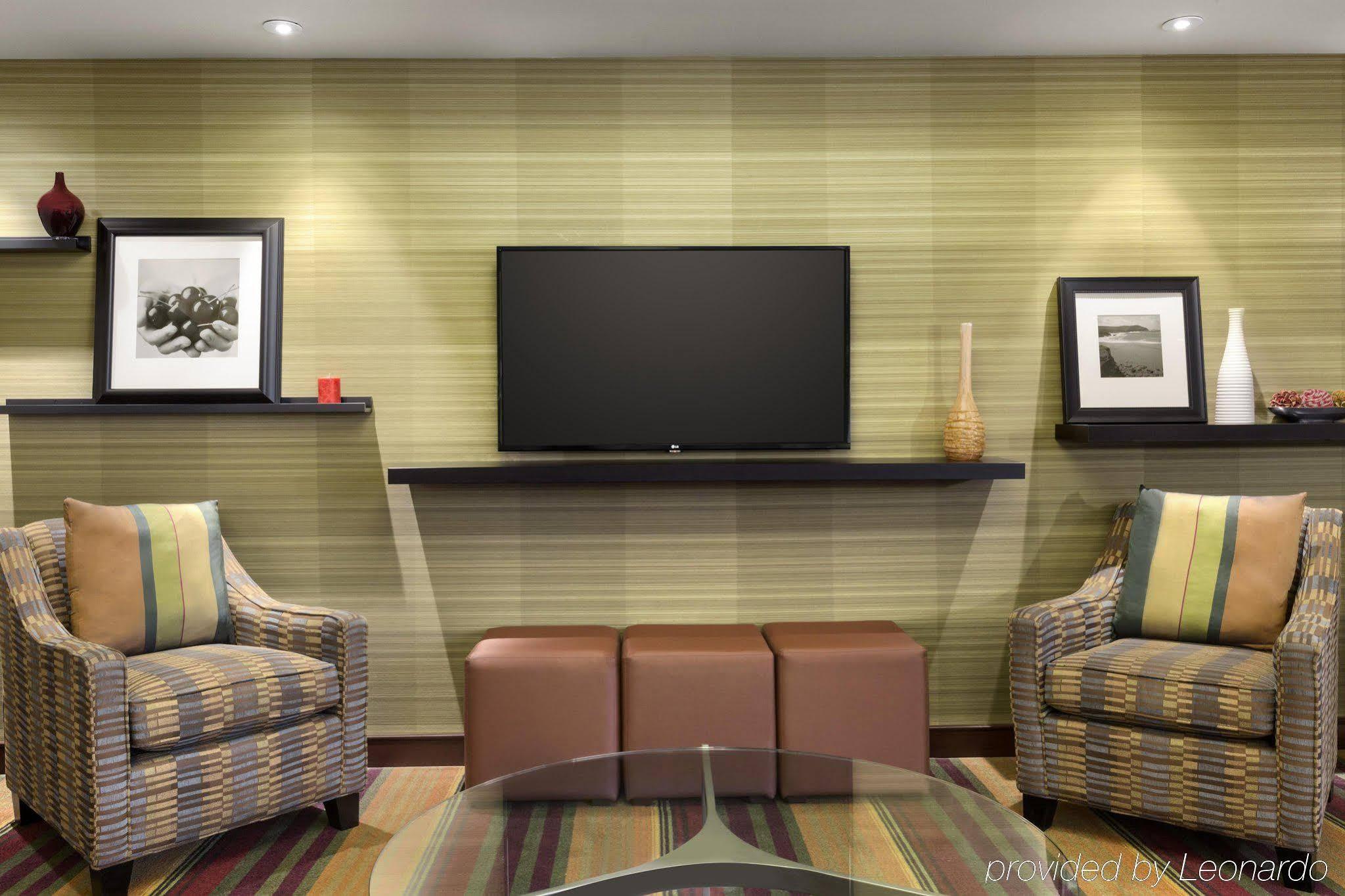 Hampton Inn Portland Airport Exterior foto