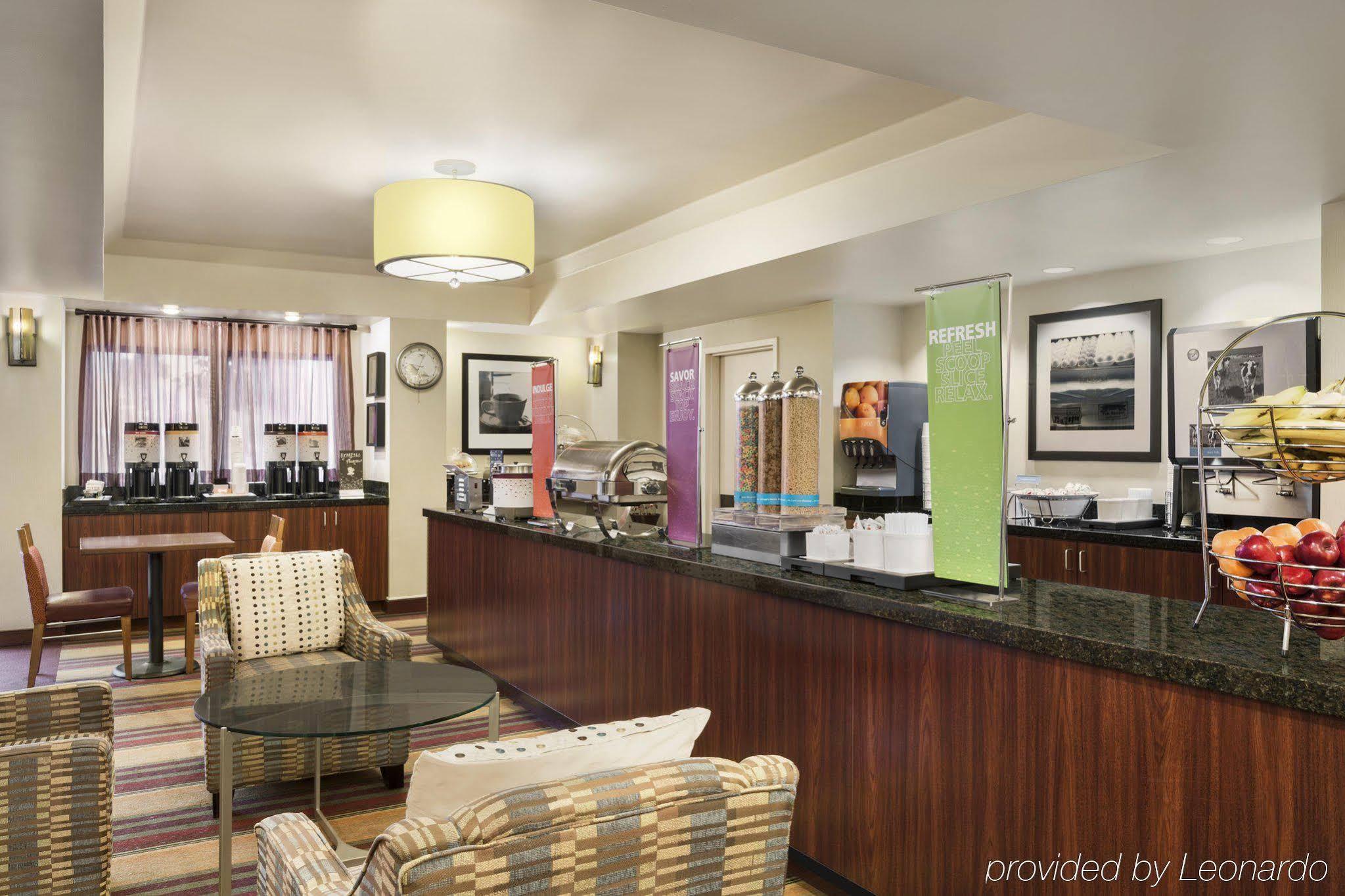 Hampton Inn Portland Airport Exterior foto