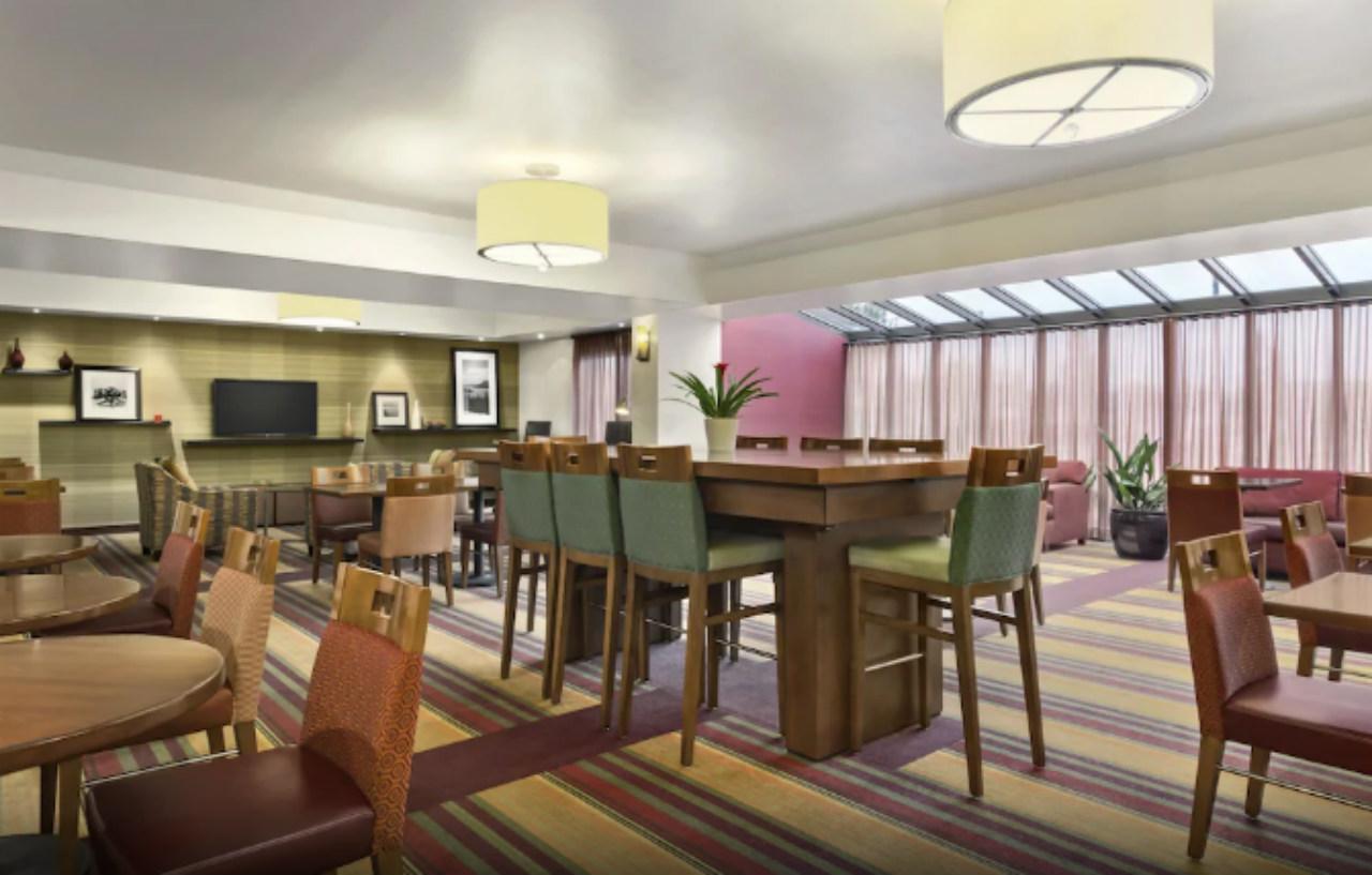 Hampton Inn Portland Airport Exterior foto