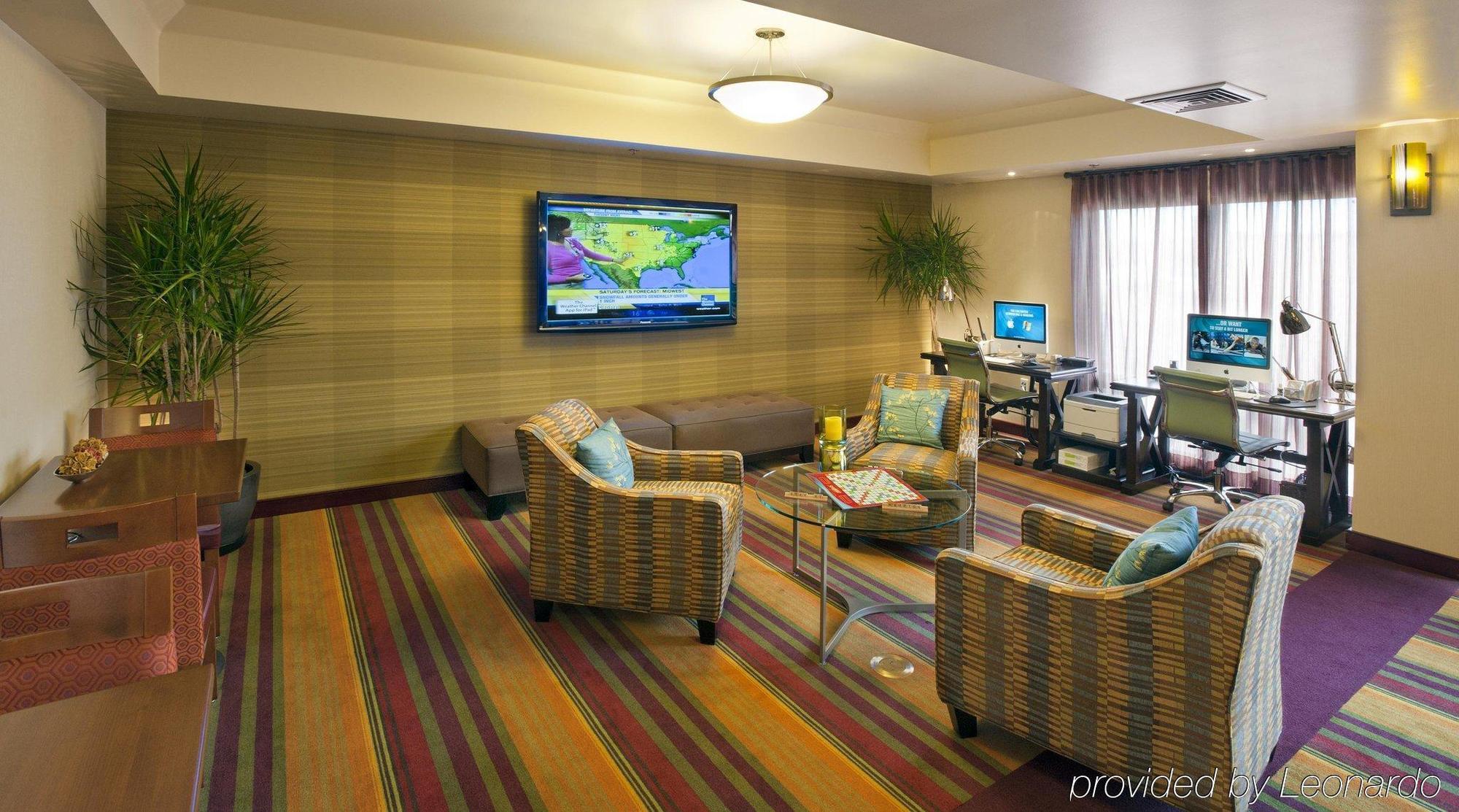 Hampton Inn Portland Airport Exterior foto