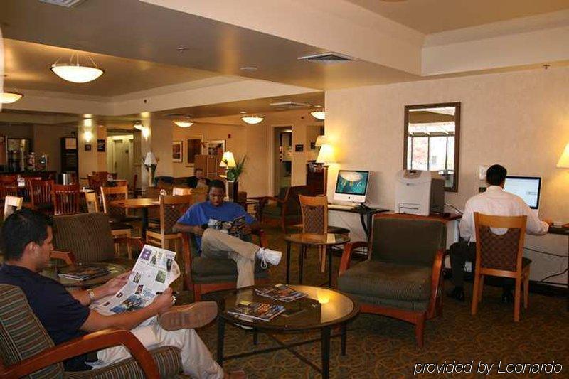 Hampton Inn Portland Airport Exterior foto