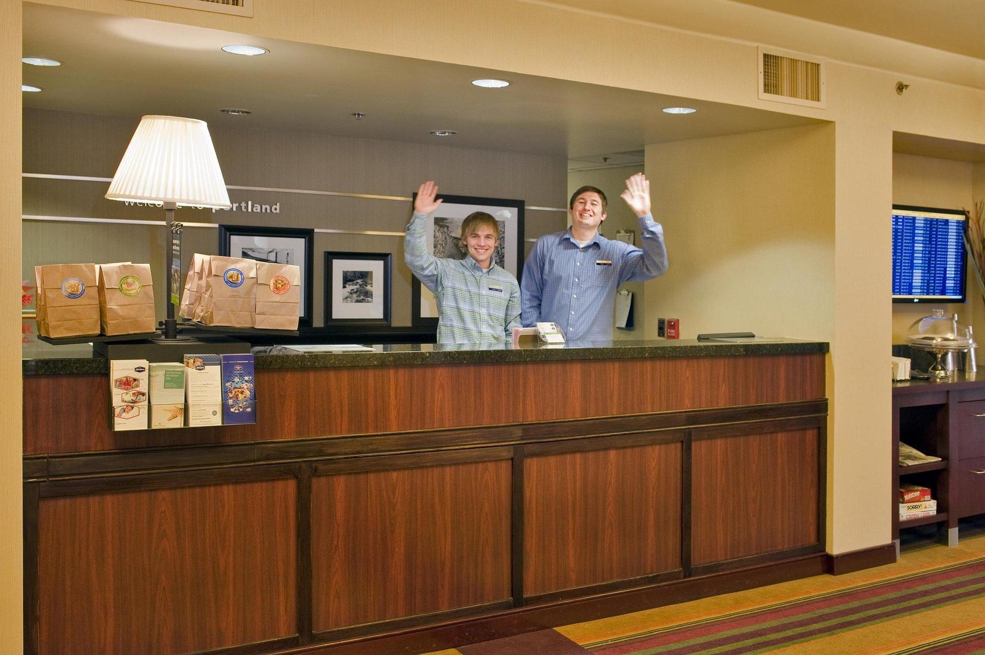 Hampton Inn Portland Airport Exterior foto